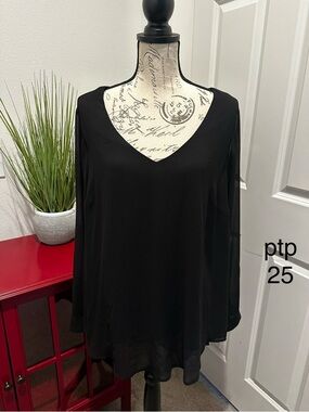 TORRID  Black V-Neck Long Sleeve Tunic Top